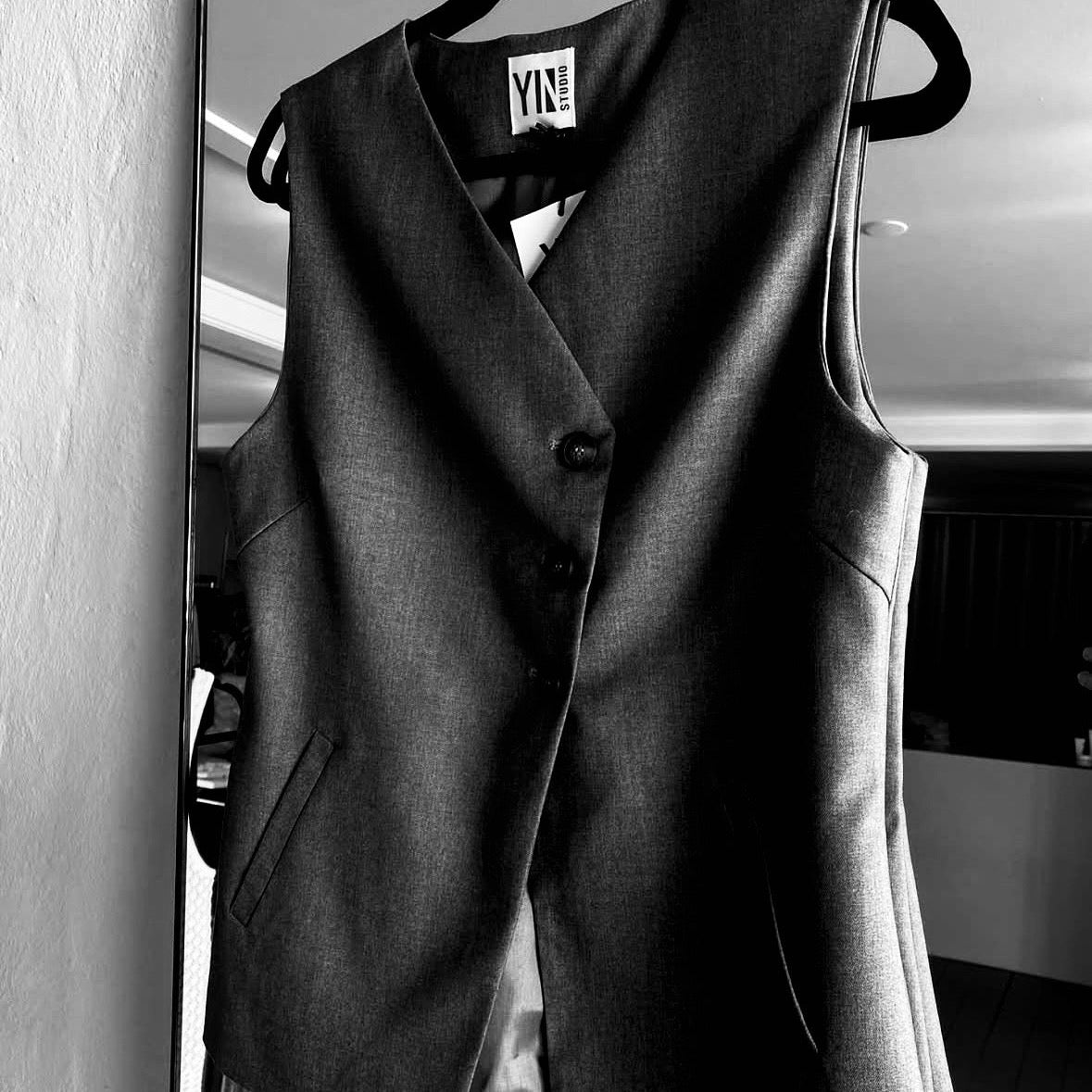 CASSSI vest Black
